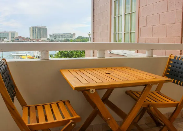 Coral Getaway At Fisherman's Point Apartment *