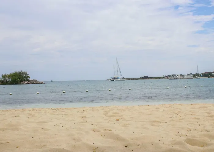 Coral Getaway At Fisherman's Point *