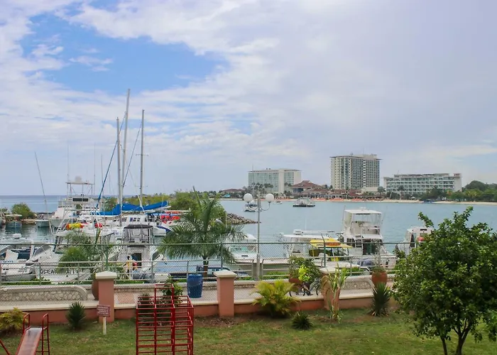 Apartment Coral Getaway At Fisherman's Point